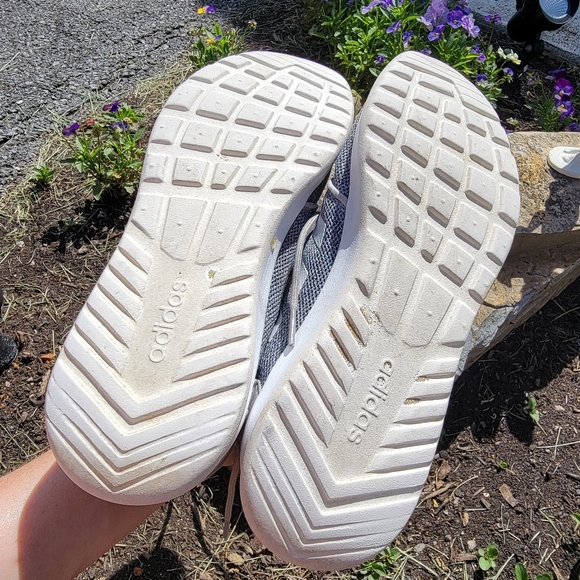 ADIDAS ♡ NWOT Gray 'n White Stripe Canvas Memory Foam Lace Up Sneakers - Picture 13 of 13